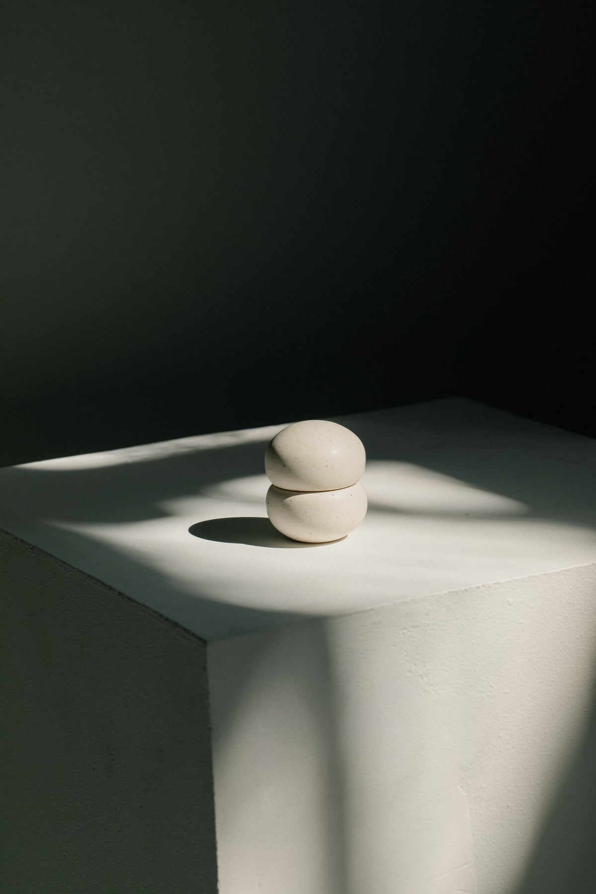 INTERLOCKING TRINE GOLD RING