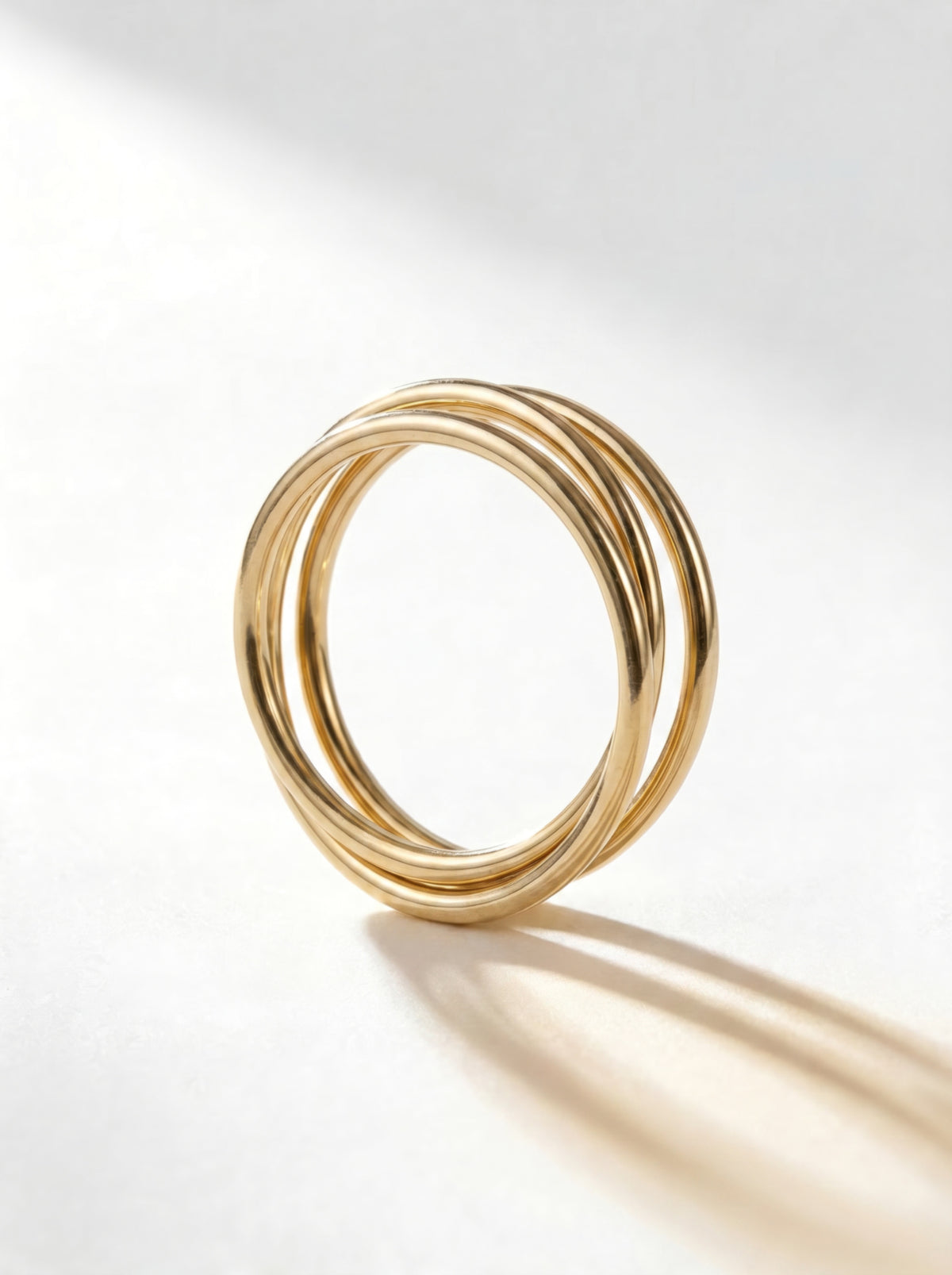 INTERLOCKING TRINE GOLD RING